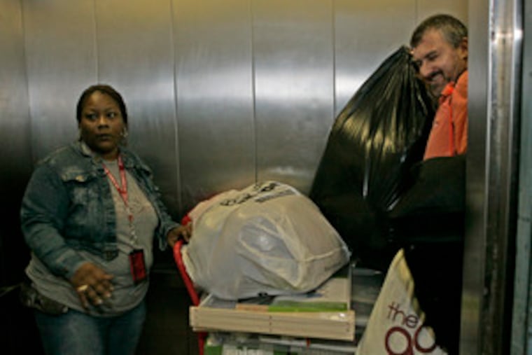 Tahaneea Higgins provides a helping hand as John Garber, of Allentown, struggles to get his daughter's belongings onto an elevator.