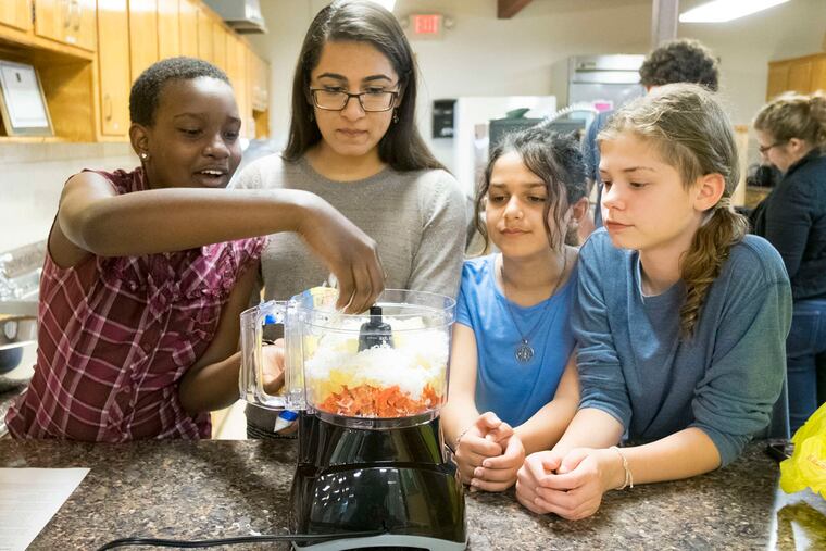 Medical student Yatee Dave works with Sonia Kalinda (left), Lila Shahidi, and Layla Maloney-Yadlowsky.