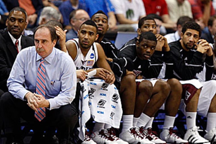 Fran Dunphy and the Temple Owls will square off with Syracuse on Dec. 22. (Steve Helber/AP file photo)