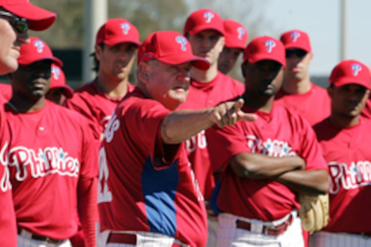 Former Phillies bench coach Jimy Williams (center) died Friday at the age of 80.