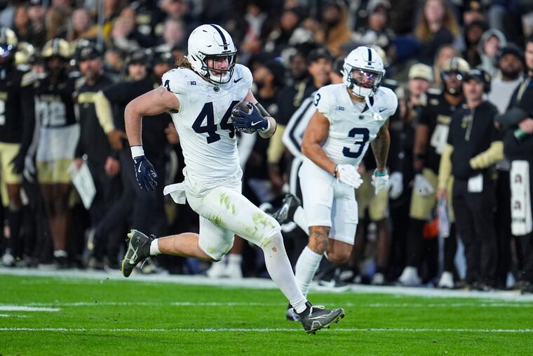 Penn State tight end Tyler Warren runs for a touchdown against Purdue on Nov. 16.