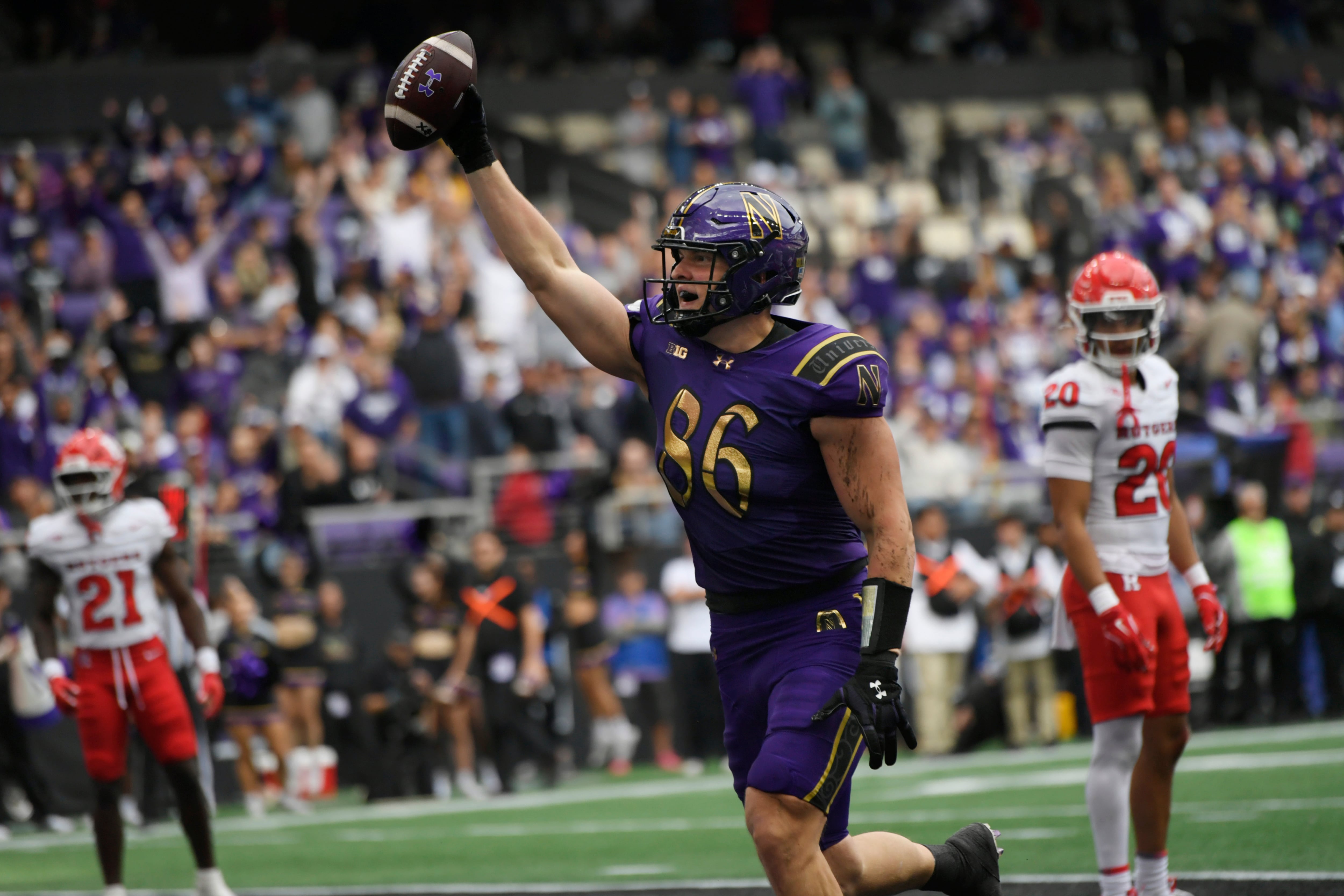 Aidan Chiles Leads Northwestern Past Rutgers for Fourth Straight Win