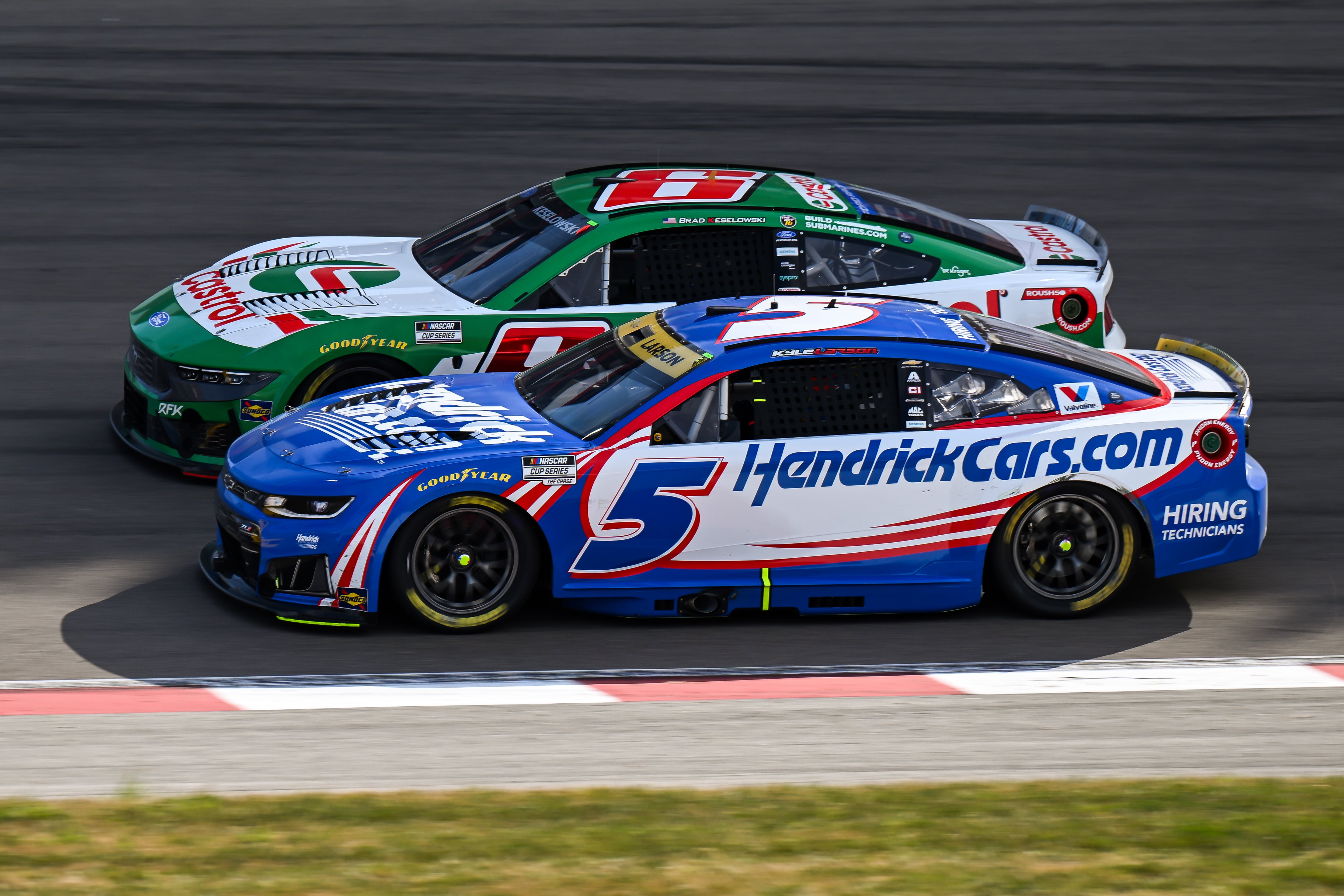 Larson leads Hamlin by single point in Cup Series playoffs as rainout sets Kansas starting lineup