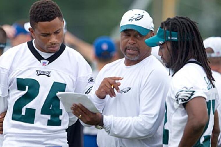 Cornerbacks coach Johnnie Lynn lasted all of one season with the Eagles. (Ed Hille/Staff file photo)