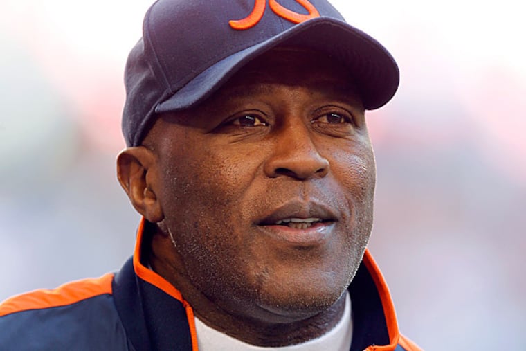 The Eagles will interview former Chicago Bears coach Lovie Smith .0(AP Photo/Paul Connors)