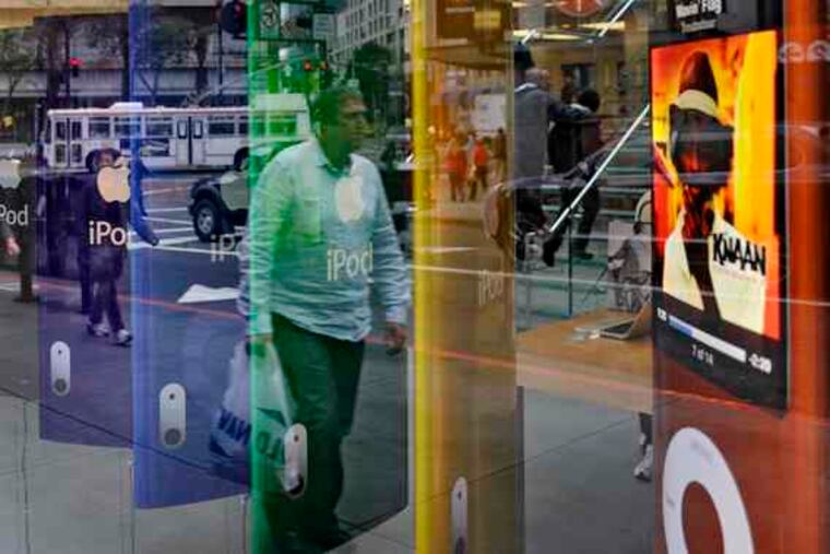 Will they pass by or go in and buy? On sales of iPhones, Mac computers, Apple posted yesterday a 47 percent rise in income for the fourth quarter.