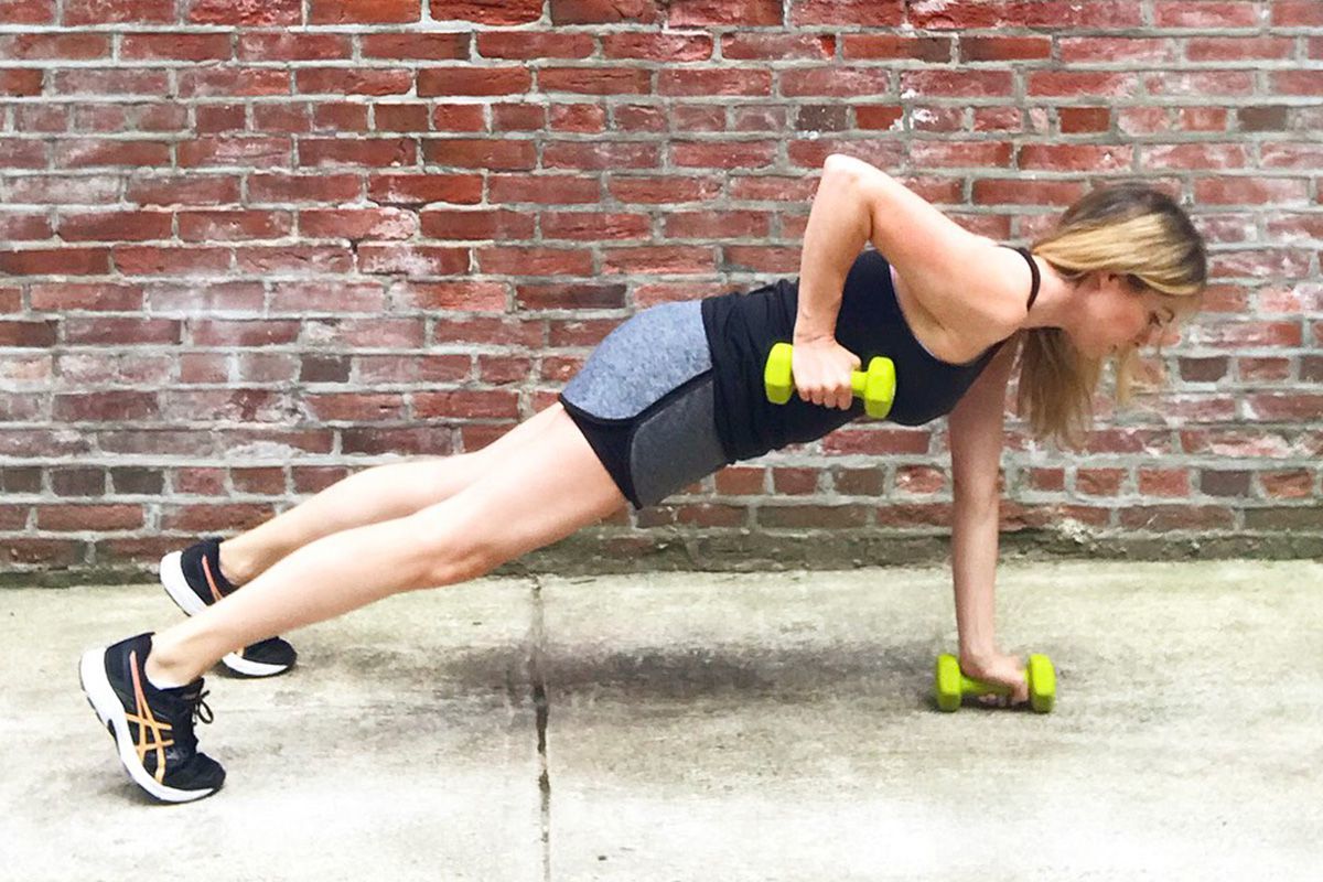 A renegade row strengthens the back, shoulders, triceps, and biceps.