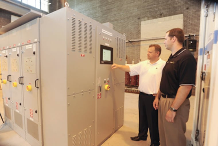 SEPTA’s Andrew Gillespie and Viridity’s Kevin Morelock track power collected from braking trains. (RON TARVER / Staff Photographer)