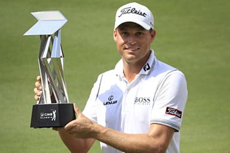 Nick Watney poses with his trophy after the final of CIMB Classic. (Peter Lim/AP)