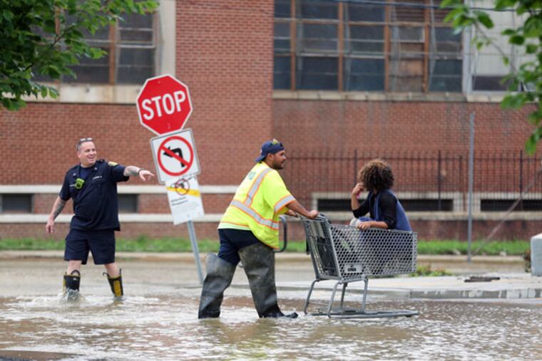 Bakers Centre shopping complex at Fox Street and Roberts Avenue. (DAVID SWANSON/Staff Photographer)