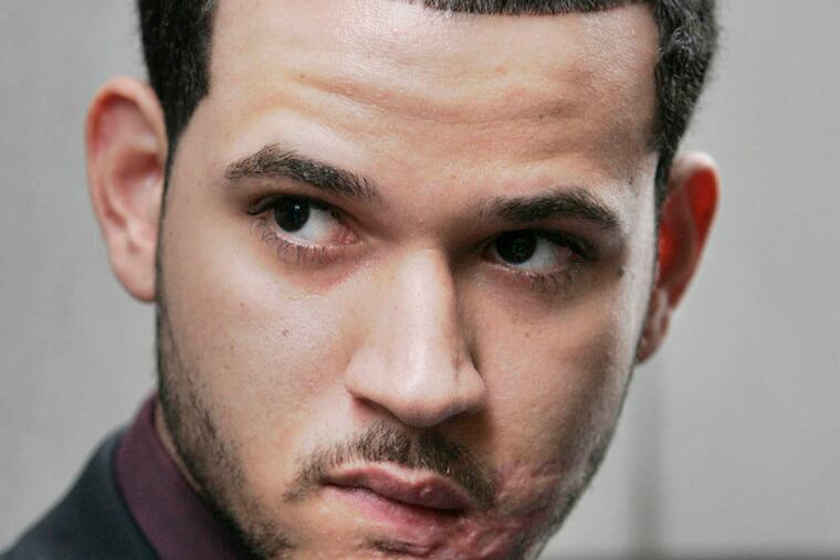 Officer Richard Decoatsworth outside the Criminal Justice Center on Tuesday, May 20, 2008. ALEJANDRO A. ALVAREZ / Staff