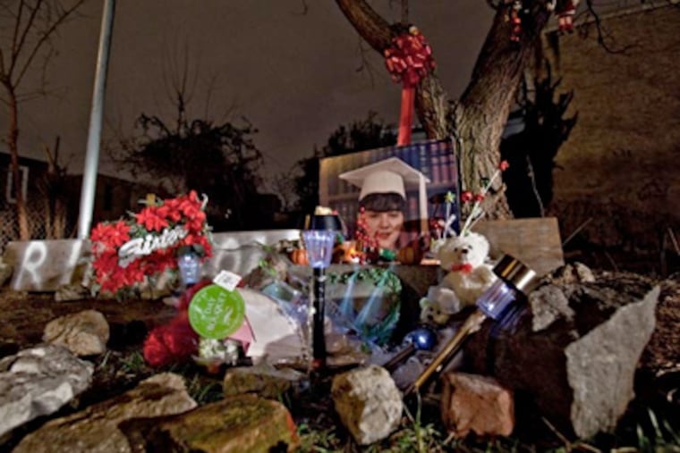 Memorial for Kensington strangling victim, Nicole Piacentini, at Jasper and E. Cumberland Streets. (David M Warren / Staff Photographer)