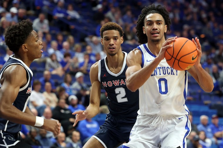 Howard's Steve Settle (2) guarding Kentucky's Jacob Toppin in November 2022.