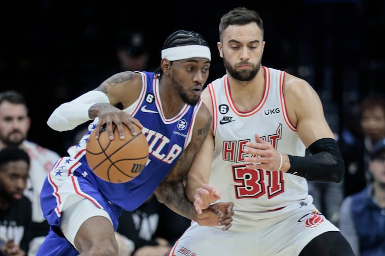 Sixers Jalen McDaniels drives on the Heat’s Max Strus during the 4th quarter at the Wells Fargo Center in Philadelphia, Monday, February 27, 2023. Sixers lose to the Heat 101-99.