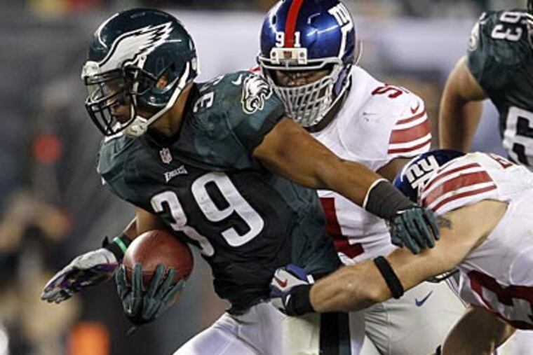 The Eagles gained 172 yards on the ground in the final two quarters of their 19-17 win over the Giants. (Yong Kim/Staff Photographer)
