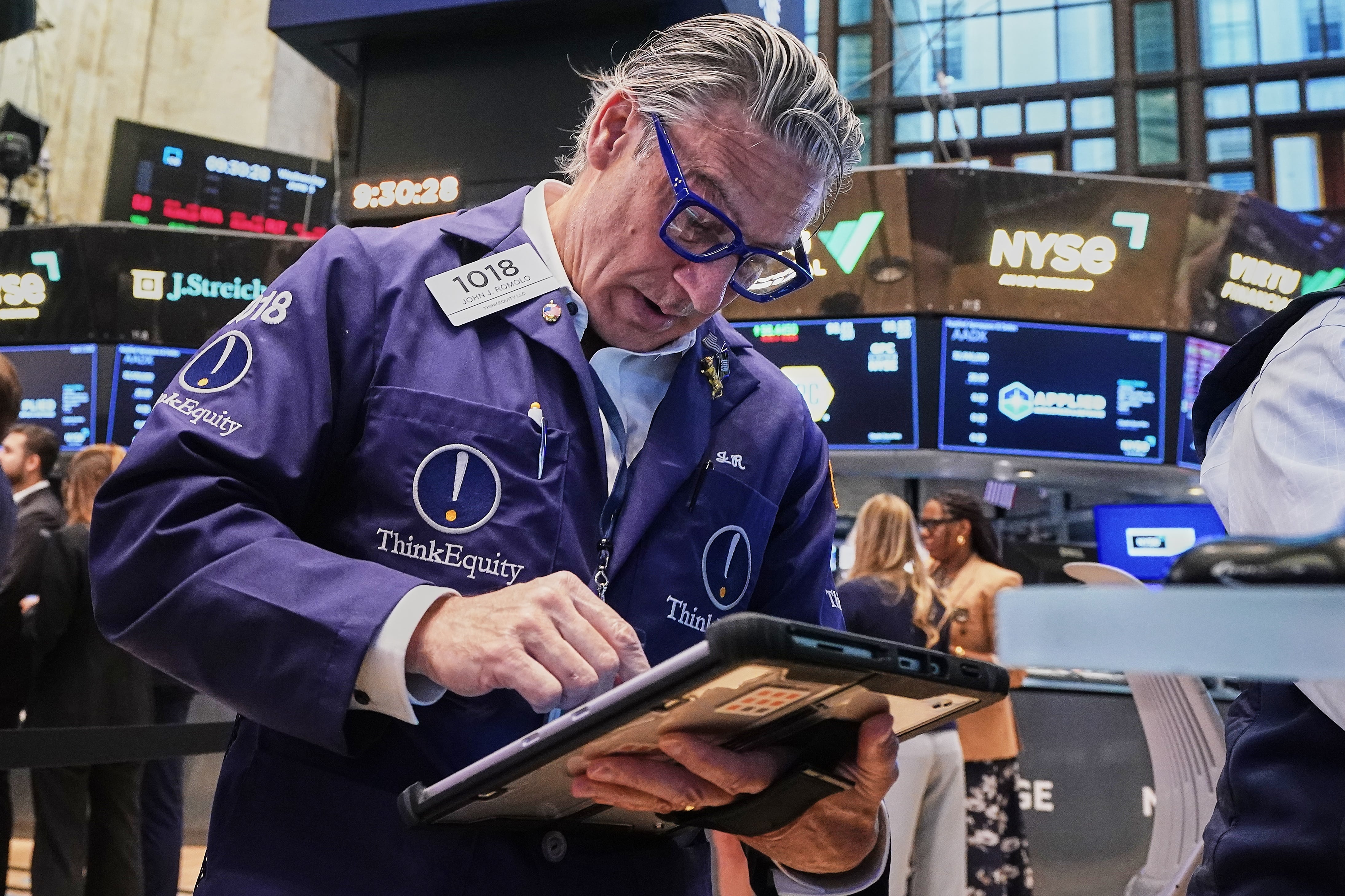 AI stocks recover some of last week's sell-off, while oil prices come off their overnight highs
