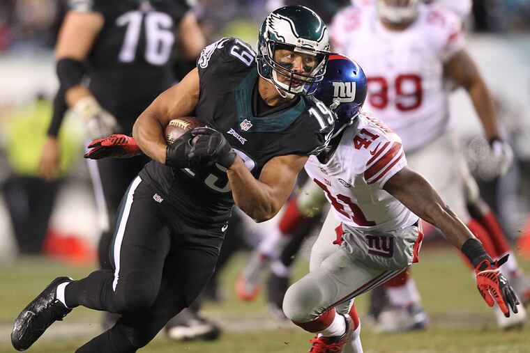 Miles Austin hauls in a fourth-quarter pass.