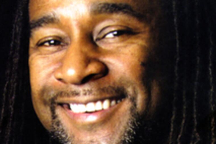 Eric Jerome Dickey fans find his novels hard to put down.