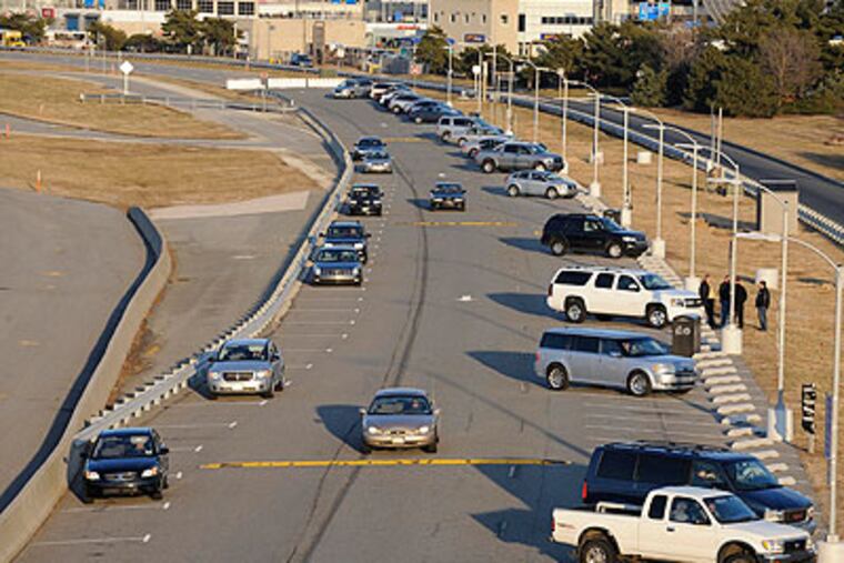 The new cell phone lot at Philadelphia International Airport. (Clem Murray / Staff Photographer)