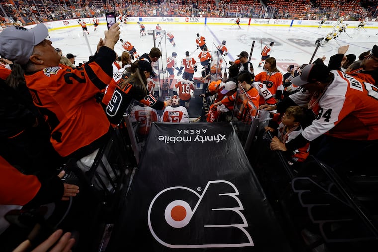 Flyers fans greet the team during warmups in Game 6.