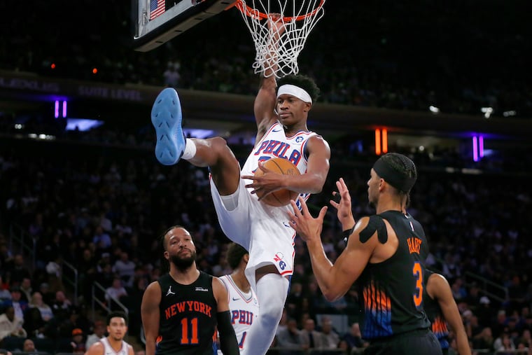 Sixers guard VJ Edgecombe, center, scored 23 points and made clutch plays in a win over the Knicks.