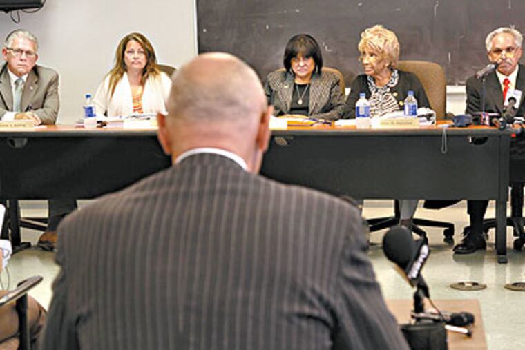 Clifford Haines, attorney for PHA director Carl Greene, addresses the Philadelphia Housing Authority board. (Laurence Kesterson / Staff Photographer)