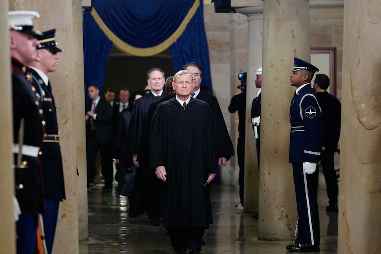 In his annual year-end report, Chief Justice John G. Roberts Jr. largely sidestepped contemporary controversies and events at a moment of political upheaval.