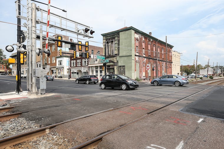 Railroad crossing at South Hanover Street in Pottstown — one of 6,422 grade crossings in Pennsylvania across all railroad services.