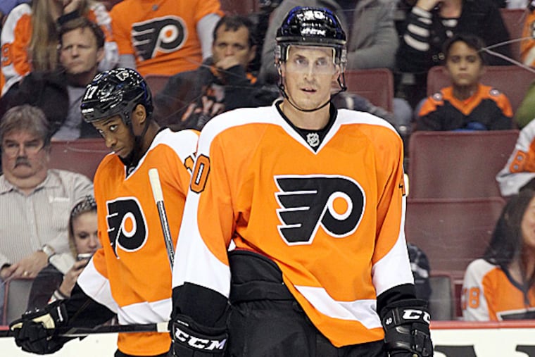 The Flyers' Vincent Lacavalier and Wayne Simmonds. (Yong Kim/Staff Photographer)