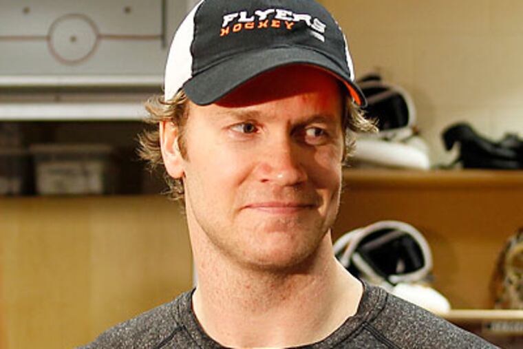 Chris Pronger will undergo surgery today to relieve a herniated disc in his lower back. (Yong Kim/Staff file photo)