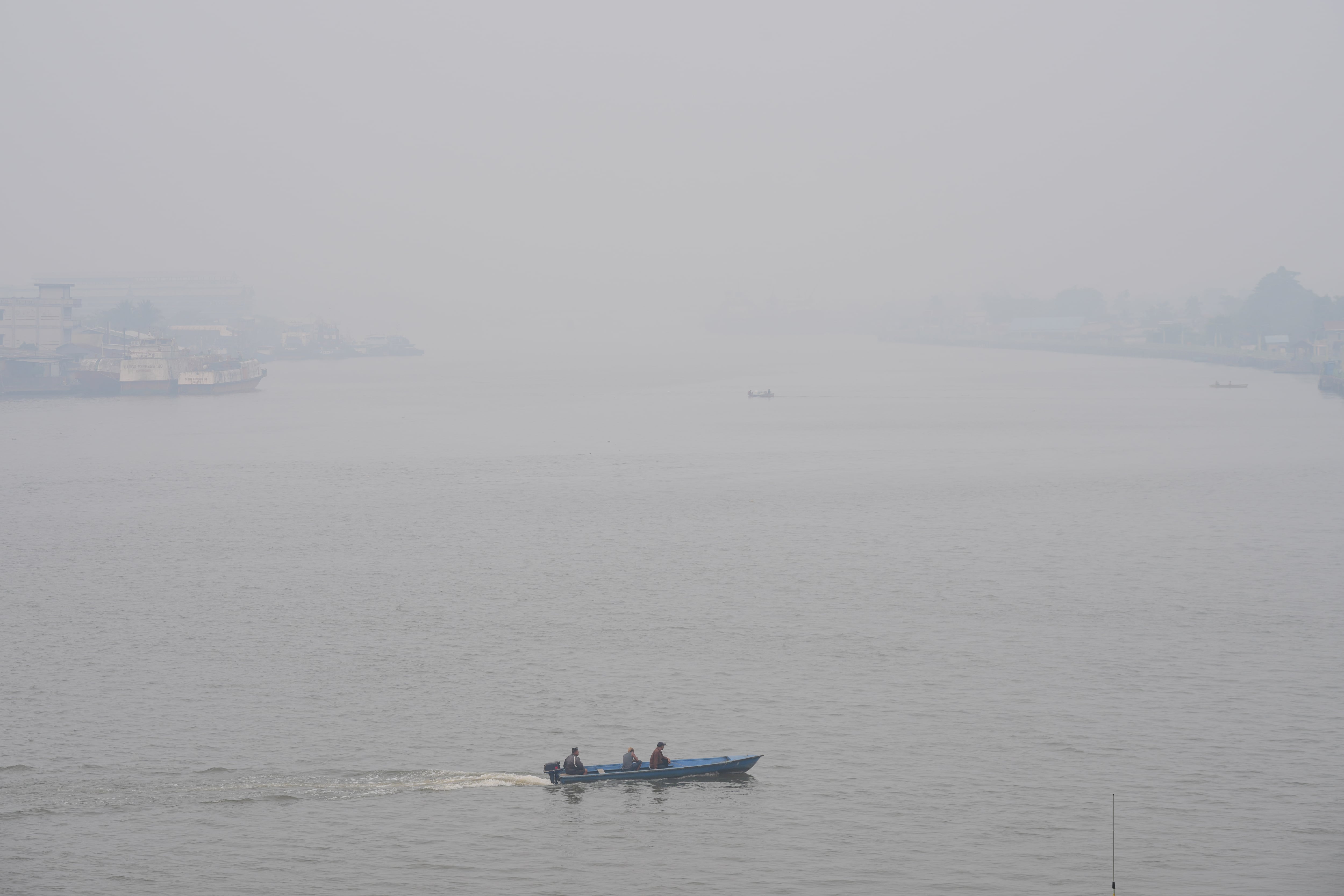Thick haze disrupts flights on Indonesia's Borneo island