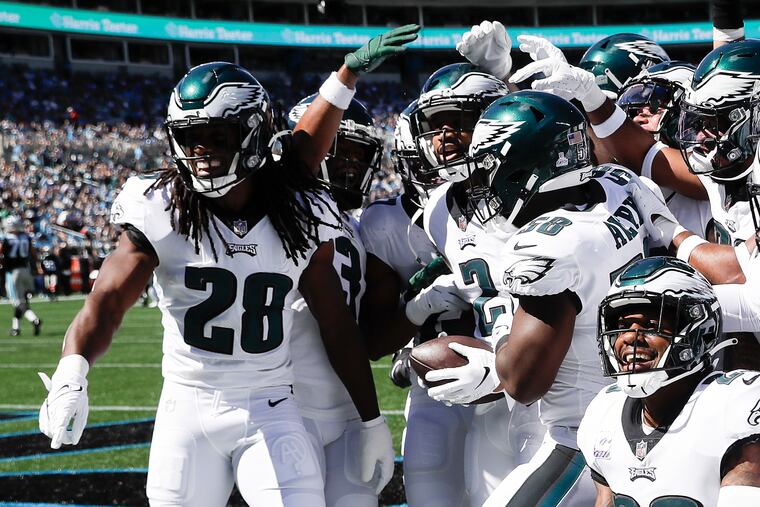 Eagles cornerback Darius Slay (2) celebrates his first-quarter interception with his teammates.
