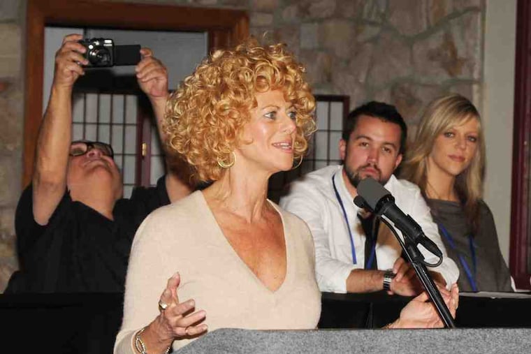 The always-sunny Sharon Pinkenson at Sun Center Studios with (from left) Danny DeVito, Rob McElhenney, and Kaitlin Olson.