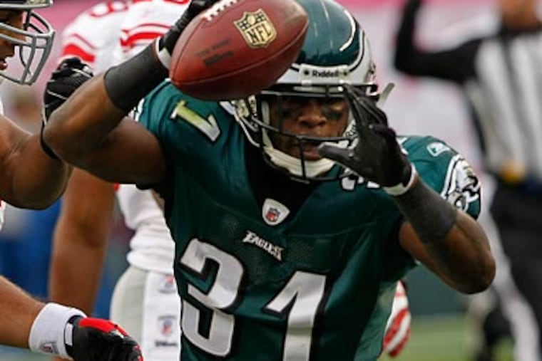 The Eagles say they have confidence in Ellis Hobbs, but might draft another cornerback. (Michael S. Wirtz/Staff file photo)