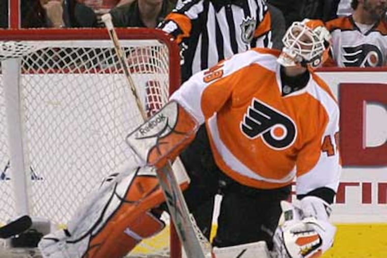 Michael Leighton will be out of action for eight to 10 weeks. (Yong Kim / Staff Photographer)