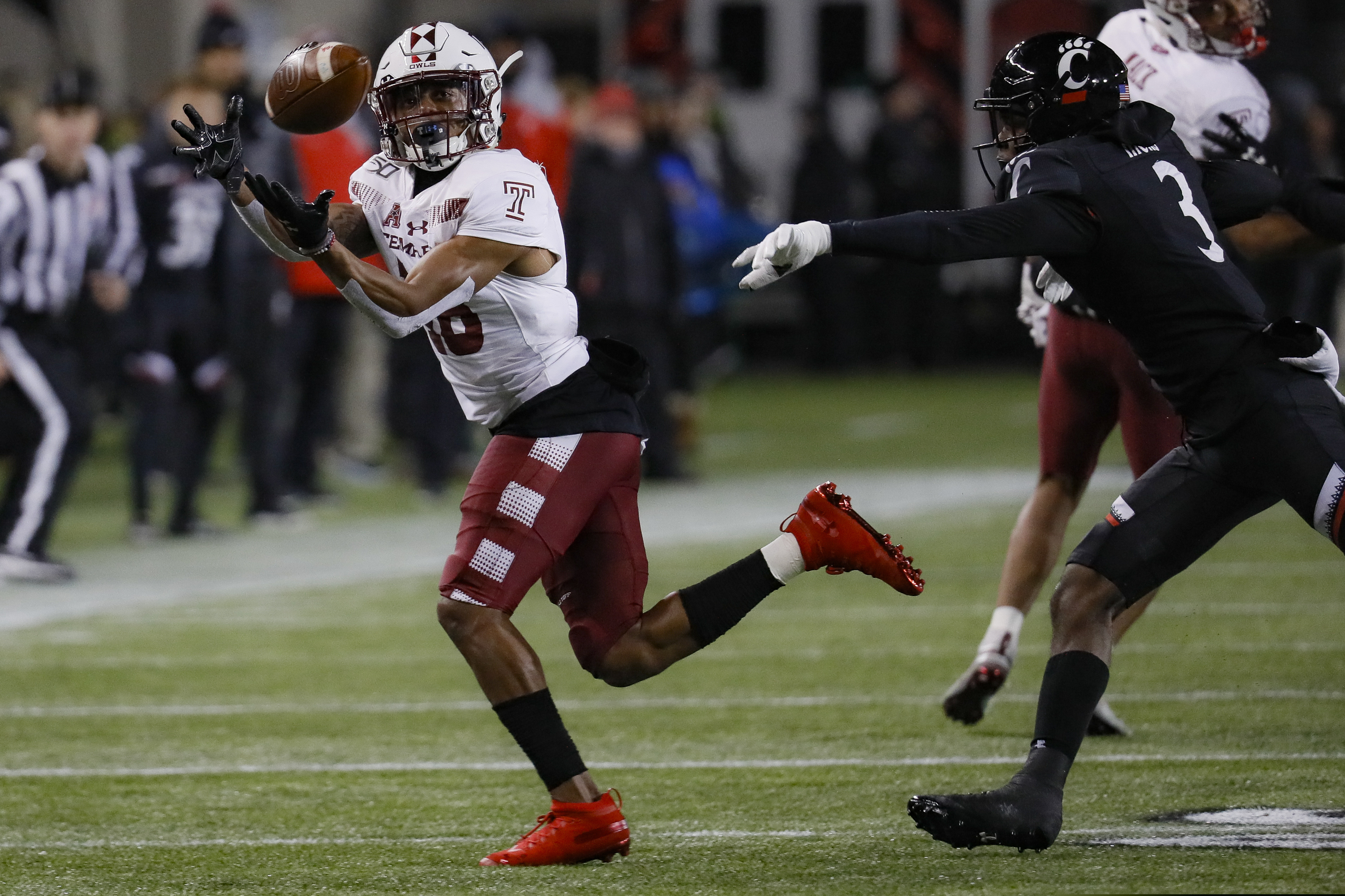 Temple wide receiver Jadan Blue makes one of his 13 catches against Cincinnati safety Ja'von Hicks in the first half of the Owls' 15-13 road loss.