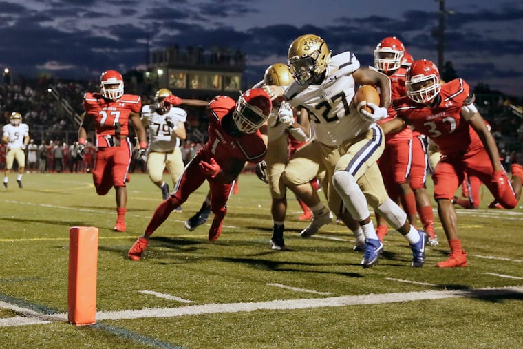 La Salle's Sam Brown scores a touchdown in the third quarter against Imhotep.