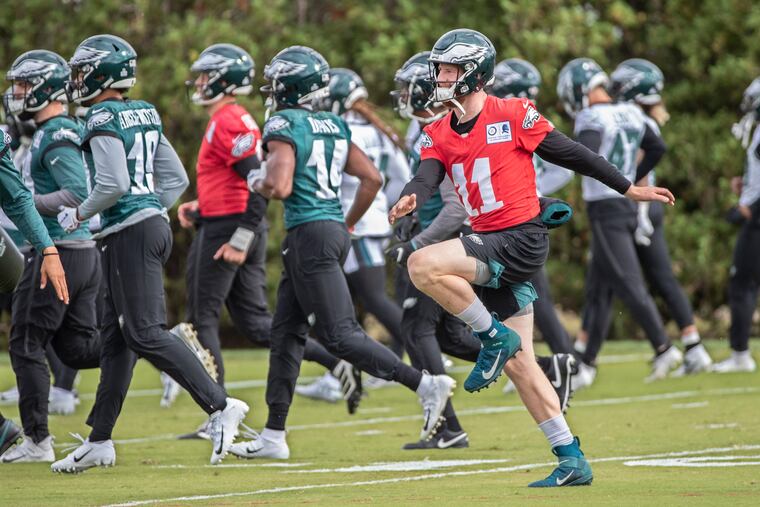 Eagles quarterback Carson Wentz, center, goes through the warm-up drills with the rest of the team during Eagles practice at the NovaCare facility on Thursday October 17, 2019.