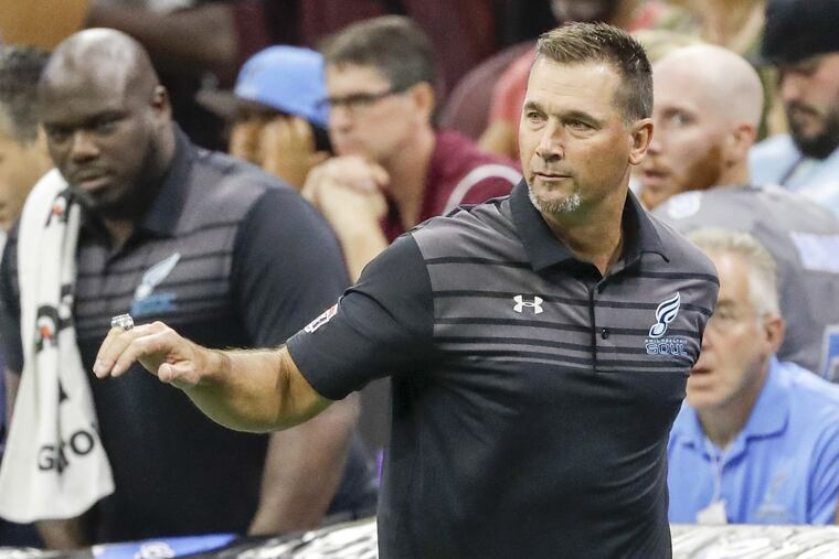 Soul coach Clint Dolezel, right, gets a contract extension.