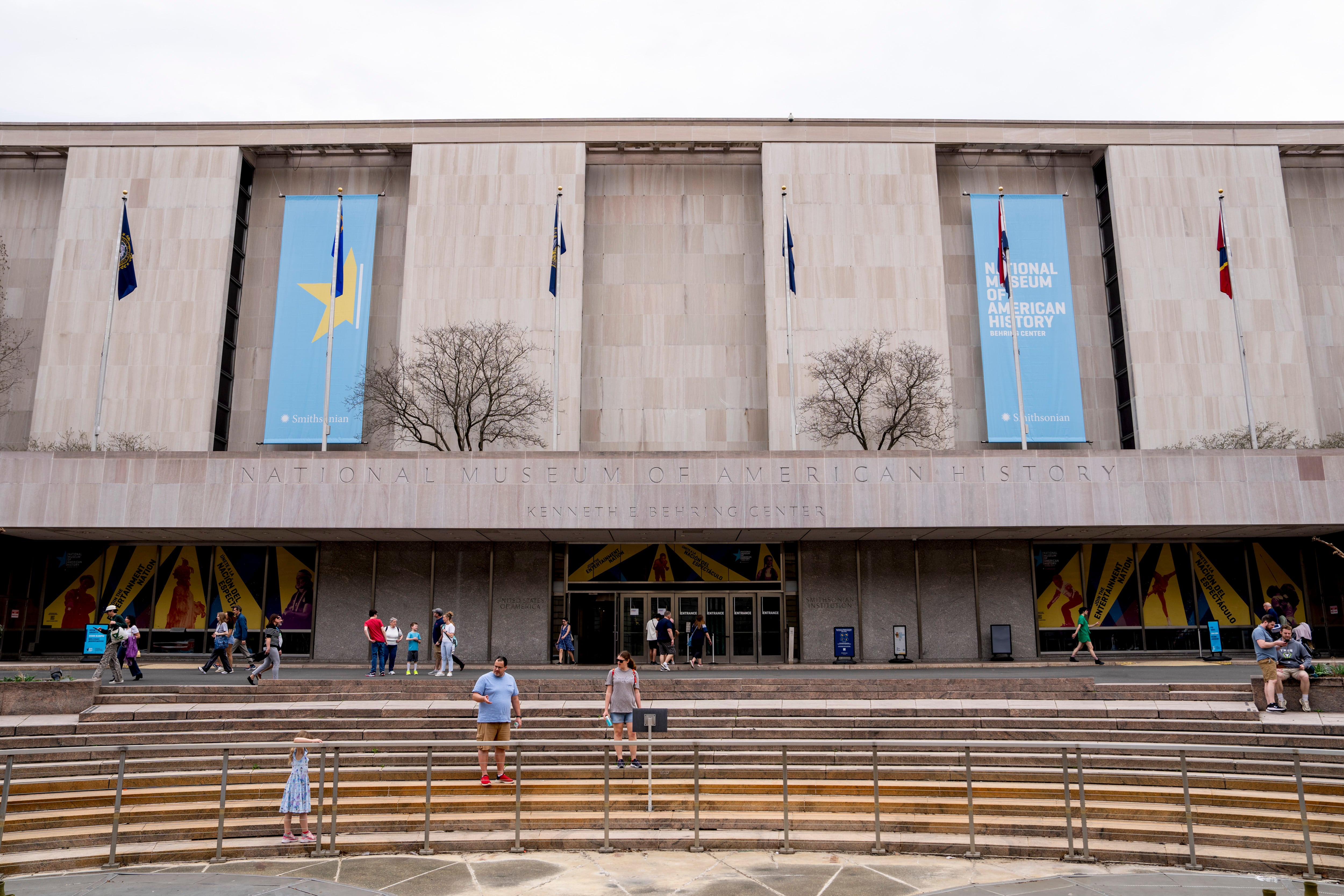 Historians reject White House’s criticism of Smithsonian museum