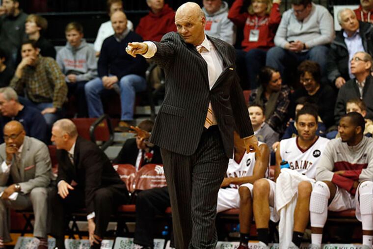 Saint Joseph's Head Coach Phil Martelli points to the floor. (YONG KIM/Staff Photographer)