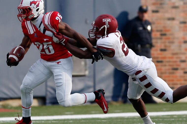 SMU's K.C. Nlemchi (25) is taken down by Temple's Abdul Smith (21) during an NCAA college football game against Temple at Gerald J. Ford Stadium in Dallas, Texas Saturday, Oct. 26, 2013. (AP Photo/The Dallas Morning News, Garett Ray Fisbeck)