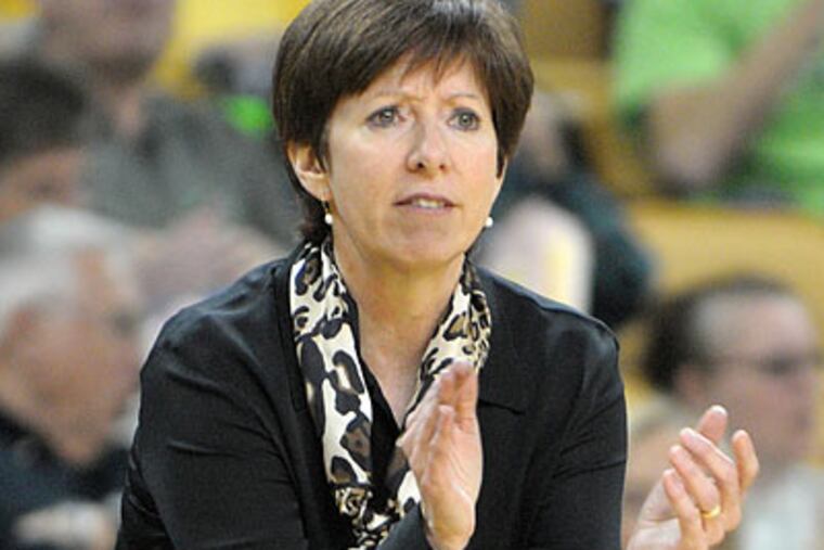 Former St. Joe's player Muffet McGraw is headed to the Women's Basketball Hall of Fame. (Phelan M. Ebenhack/AP)