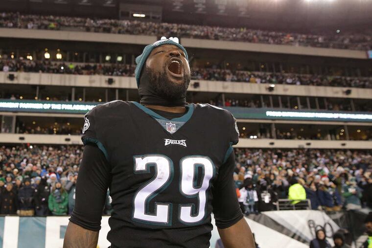 Eagles’ running back LeGarrette Blount reacts as time runs out in the Eagles’ 19-10 win over the Raiders on Monday.