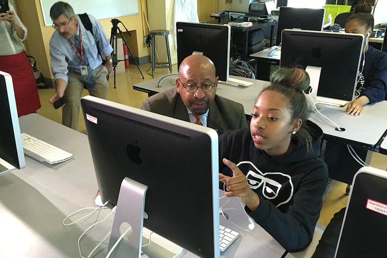 Roxborough student Monet Jones shows Mayor Nutter a video during his visit to the high school. (SOLOMON LEACH / DAILY NEWS STAFF)