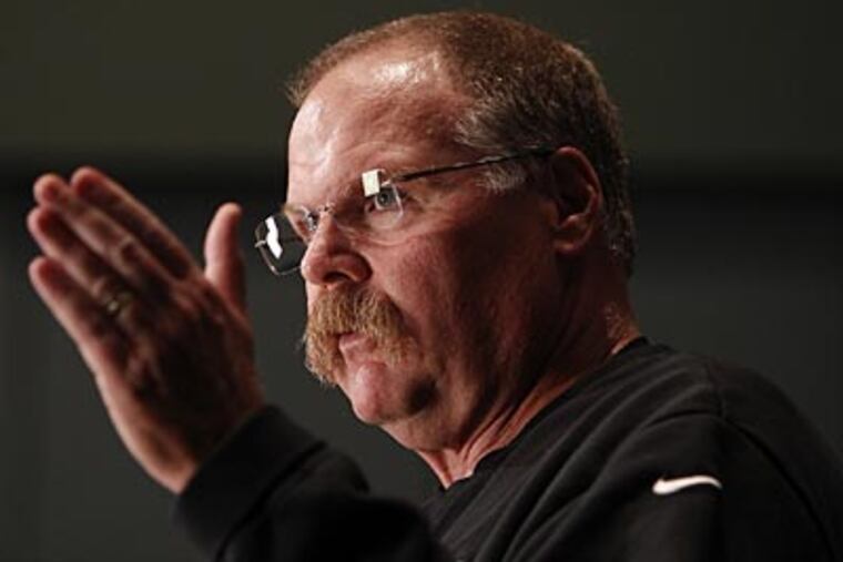 Eagles coach Andy Reid relied more on the short game against the Giants. (David Maialetti/Staff Photographer)