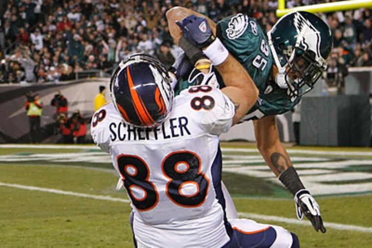 Macho Harris was called for a costly roughing penalty on Denver's Tony Scheffler during the third quarter. (Ron Cortes/Staff Photographer)