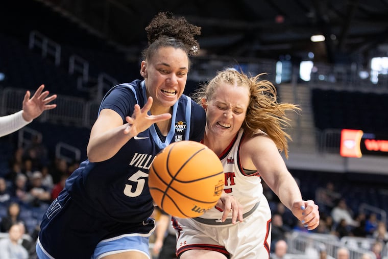 Villanova's Ryanne Allen (left) and Kendall Holmes of Belmont go after the ball during the second half at Hinkle Fieldhouse in Indianapolis.