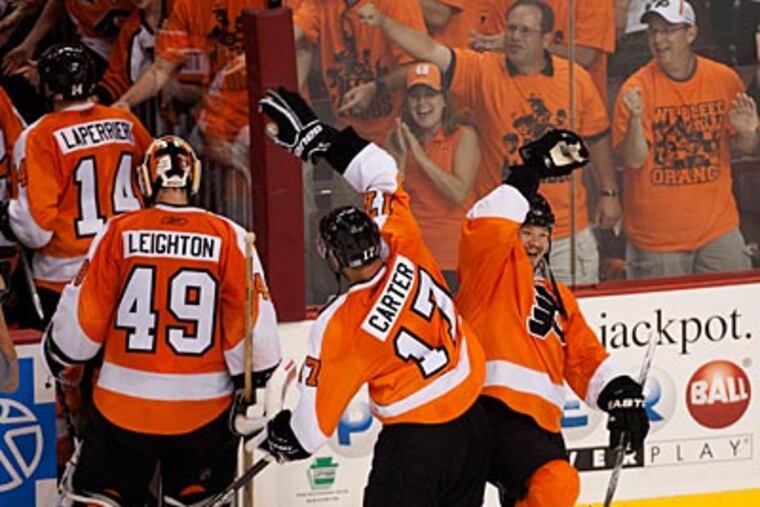 The Flyers celebrate their Game 4 victory over the Blackhawks. (Ed Hille / Staff Photographer)