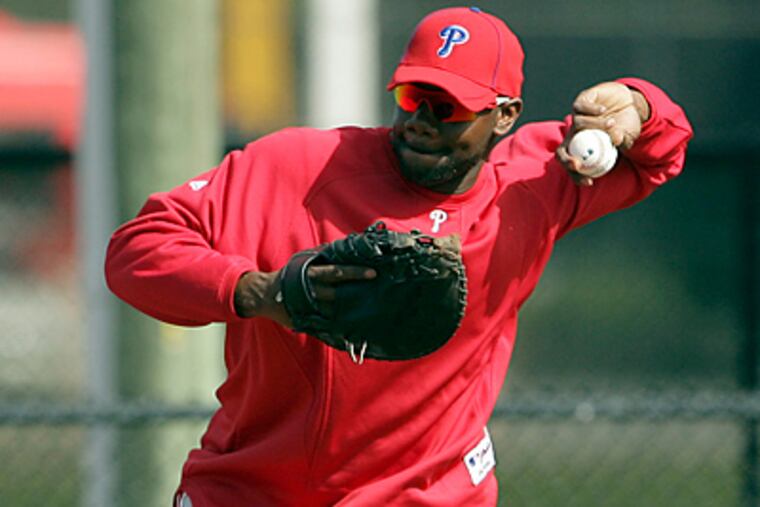Phillies' Ryan Howard throws the baseball during spring training drills at Bright House Field. (Yong Kim / Staff Photographer)
